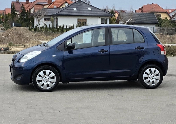Toyota Yaris cena 21900 przebieg: 180000, rok produkcji 2010 z Bełchatów małe 211